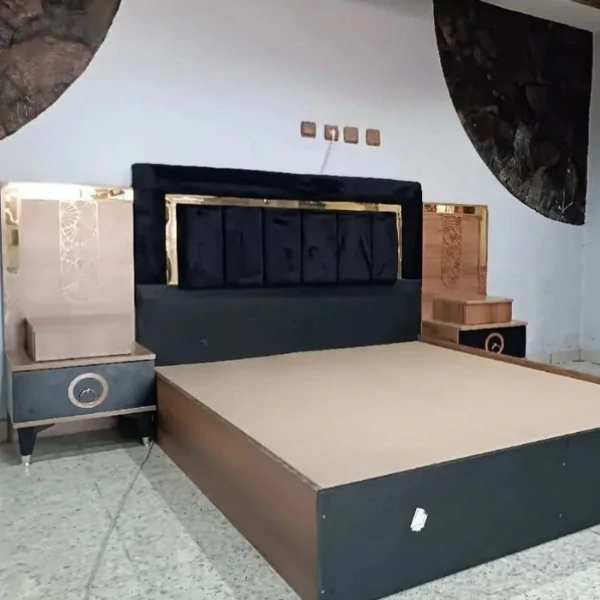 غرفة نوم بيضاء